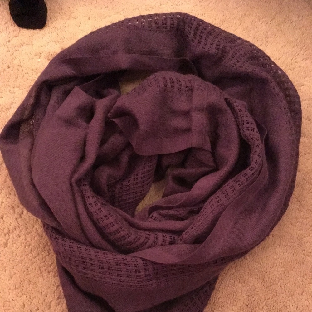 Lightweight purple inifinity scarf